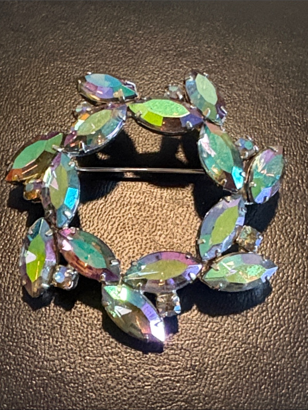 Vintage 1950s Aurora Crystal Wreath Brooch - Iridescent Green